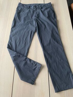 Lululemon ABC performance pants for men size 32 men’s Lulu pants golf with logo